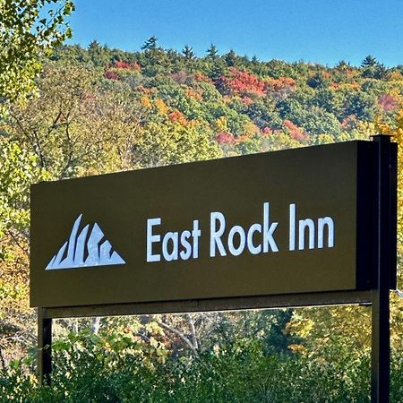East Rock Inn เกรทบาร์ริงตัน ภายนอก รูปภาพ